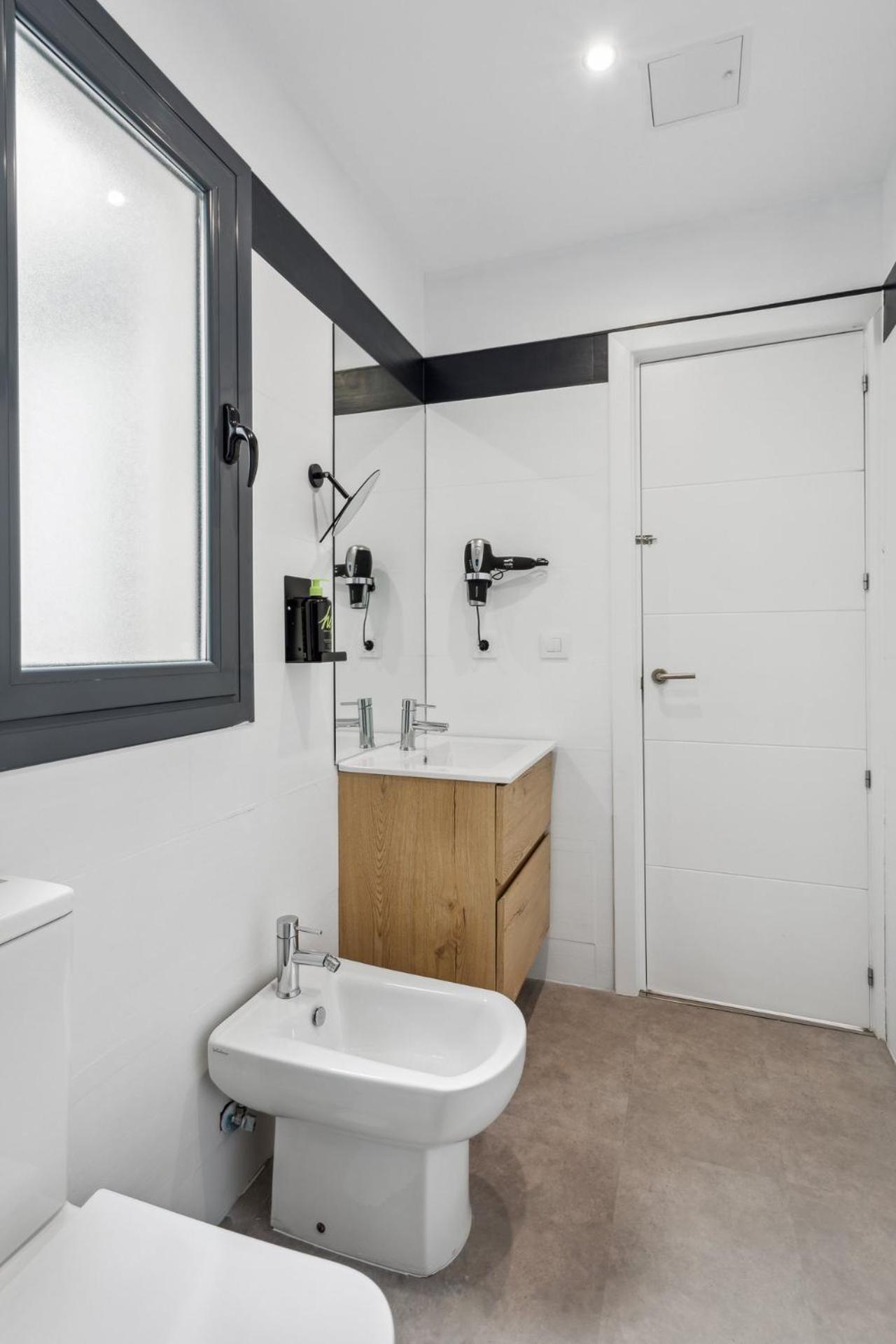 Limehome Madrid Calle De La Paloma الغرفة الصورة